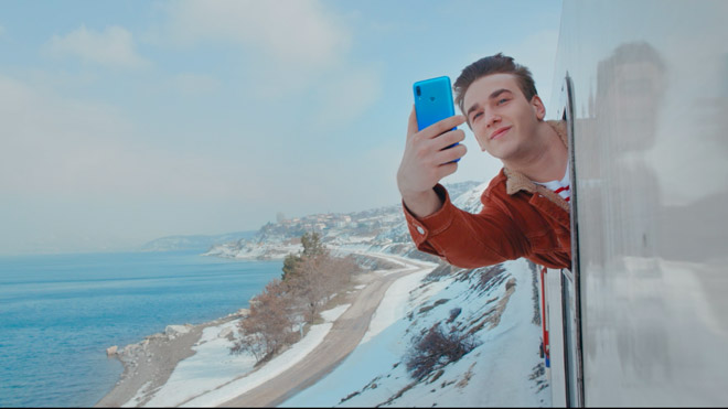 Huawei P Smart launch — 'Seninle Aynı Modda' disruptive campaign, market share 2.8%→30%+ in 18 months, Pure Agency, 2018